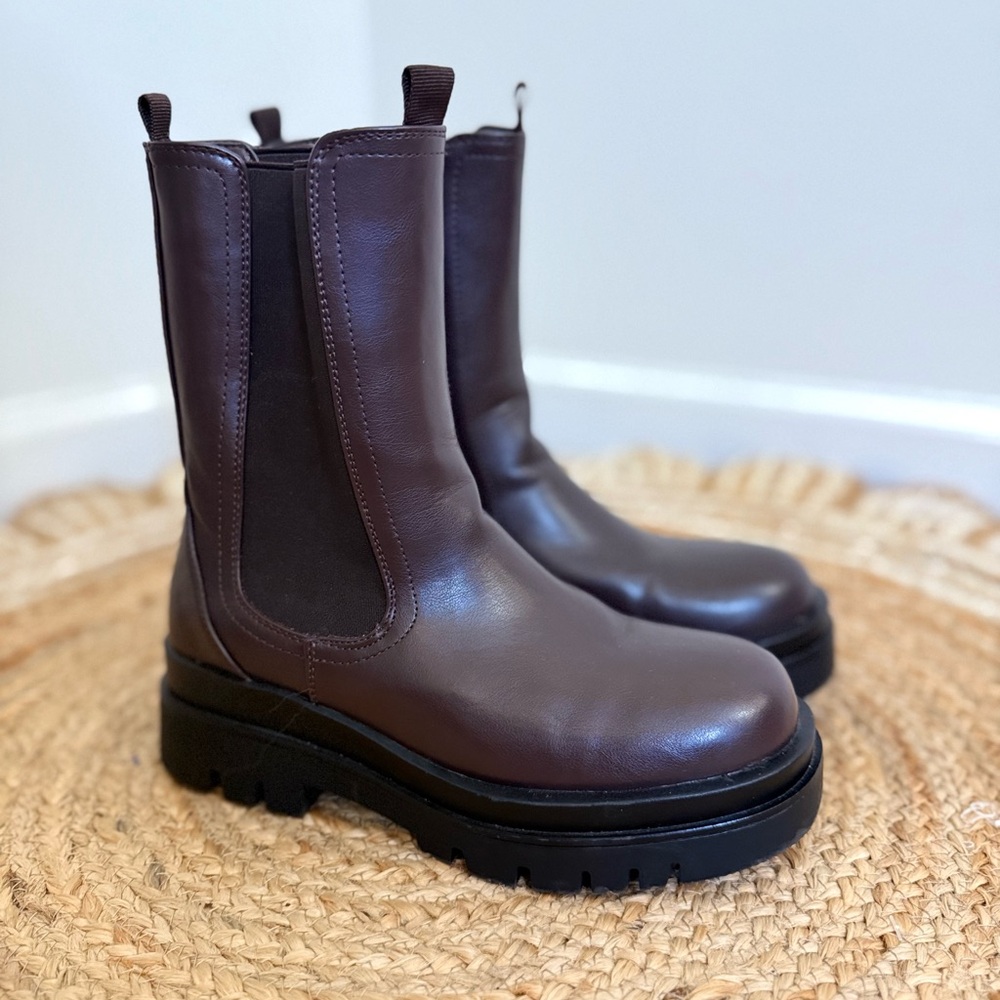 🌾‎ Chocolate Brown Chelsea Boots EUC